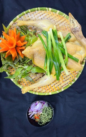 Gà tre hấp hành